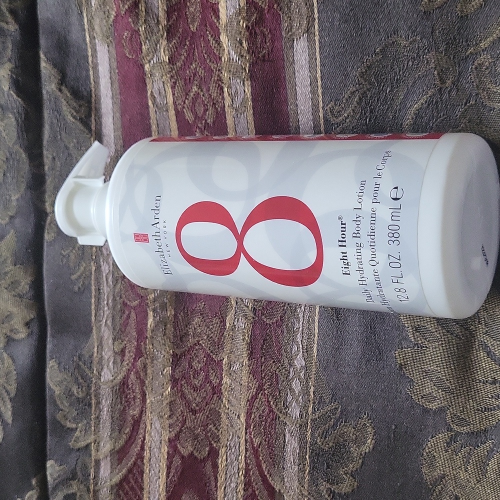 Elizabeth arden  trio eight hour daily hydrating body lotion full size